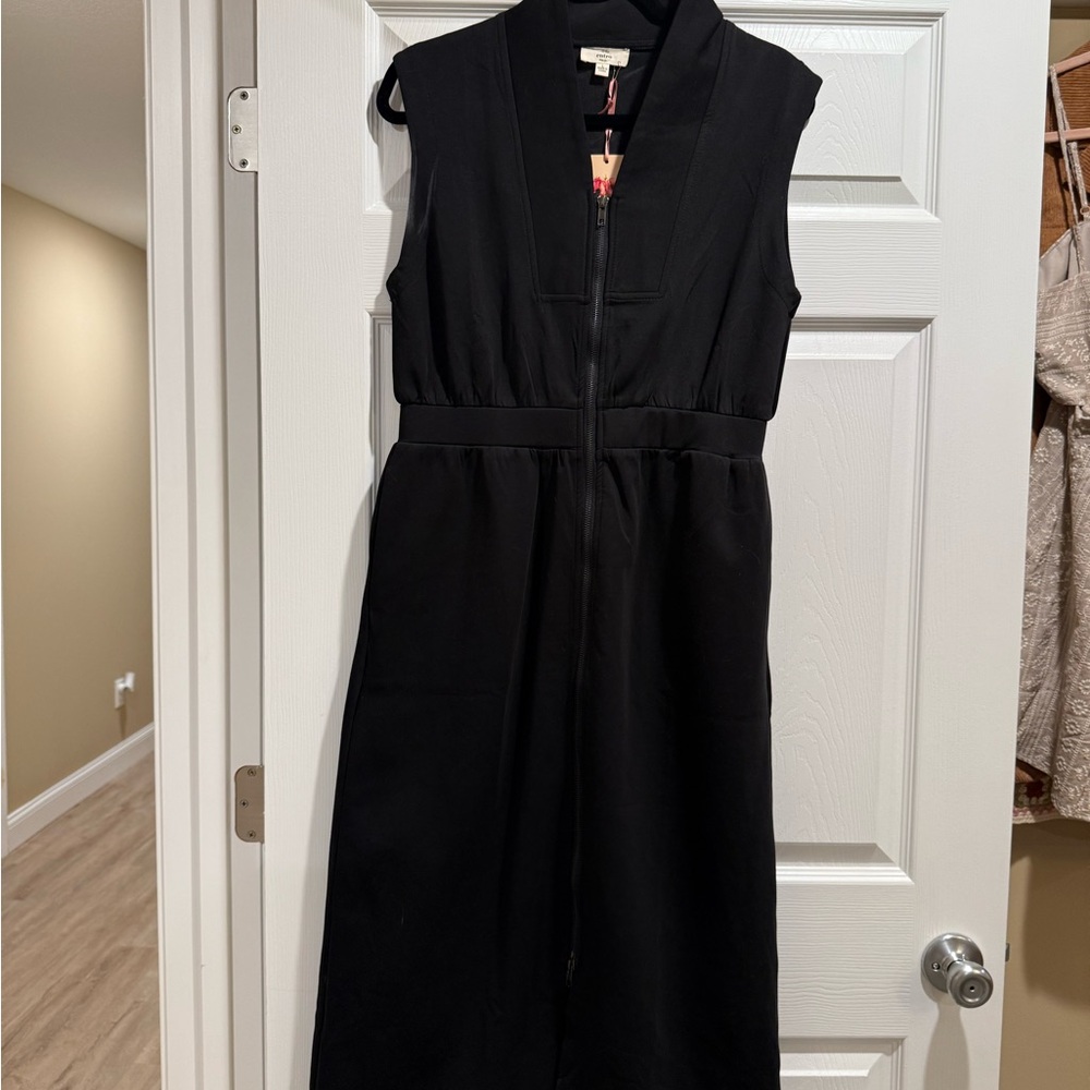 Entro Black Sleeveless Midi Dress